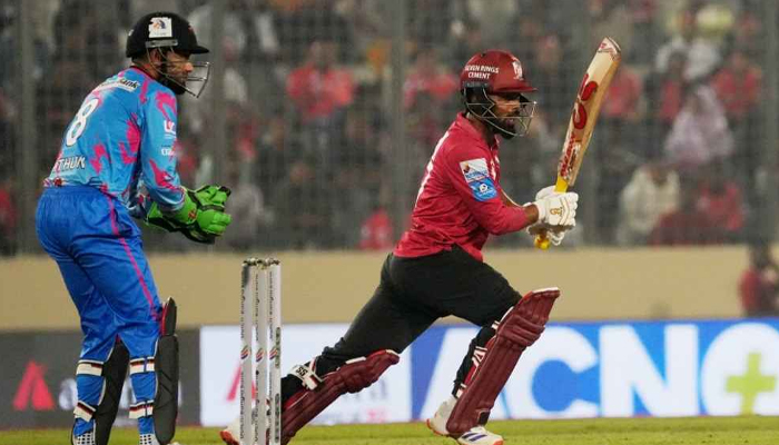 চিটাগাংকে হারিয়ে ফাইনালের টিকিট পেল বরিশাল